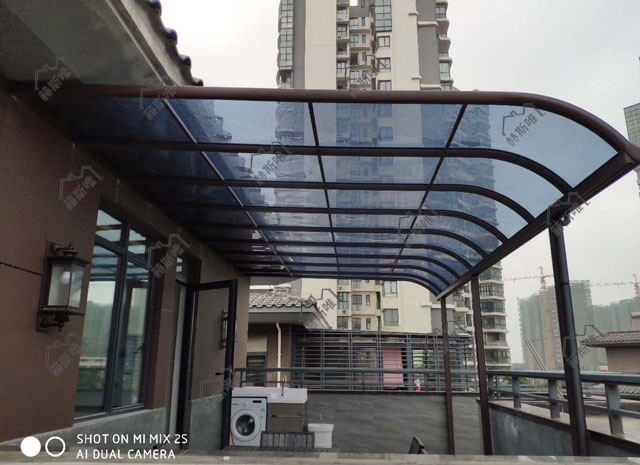 海南?？谟昱?胡先生