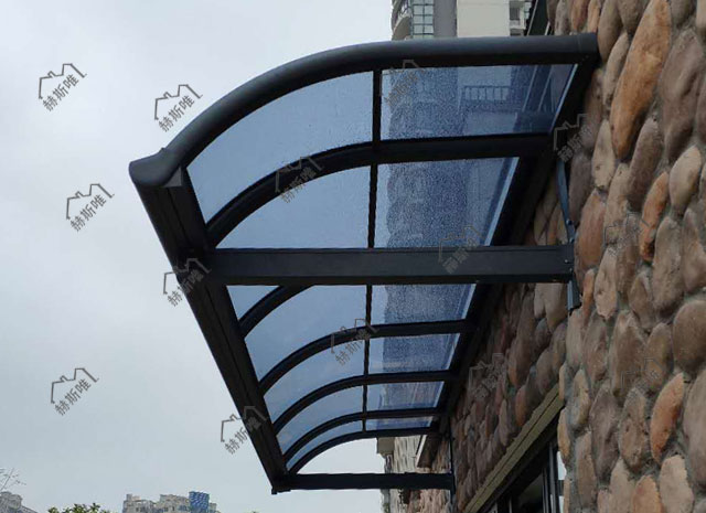 海南?？谟昱?胡先生